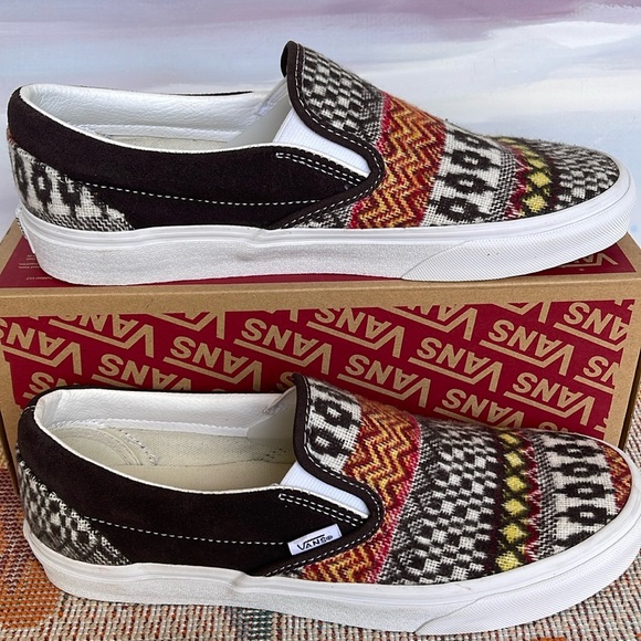 Vans WMNS Classic Slip-0n
Fair Isle Brown/Multi
VN0A5JMHBF0
Sneakers - Picture 1 of 16